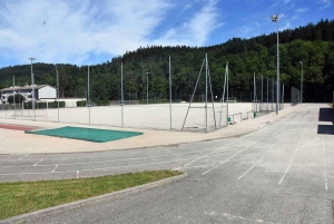 Dunières : le club de foot remet le terrain synthétique sur le tapis