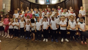 Concert de chansons gospel par les enfants de l&#039;école Saint-Joseph à Montfaucon-en-Velay