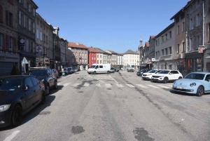 La place Foch, habituellement occupé par les forains non alimentaires, est totalement vide