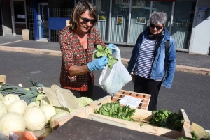 La députée Isabelle Valentin s&#039;est occupée du stand de son entreprise