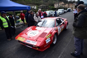 Dunières : les passionnés de voitures anciennes aux anges avec le Tour Auto