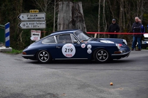 Dunières : les passionnés de voitures anciennes aux anges avec le Tour Auto