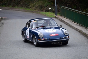 Dunières : les passionnés de voitures anciennes aux anges avec le Tour Auto