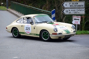 Dunières : les passionnés de voitures anciennes aux anges avec le Tour Auto