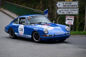 Dunières : les passionnés de voitures anciennes aux anges avec le Tour Auto