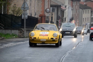 Dunières : les passionnés de voitures anciennes aux anges avec le Tour Auto