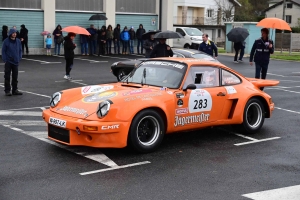 Dunières : les passionnés de voitures anciennes aux anges avec le Tour Auto