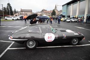 Dunières : les passionnés de voitures anciennes aux anges avec le Tour Auto