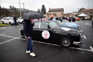 Dunières : les passionnés de voitures anciennes aux anges avec le Tour Auto