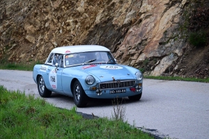 Dunières : les passionnés de voitures anciennes aux anges avec le Tour Auto