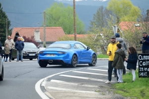 Dunières : les passionnés de voitures anciennes aux anges avec le Tour Auto