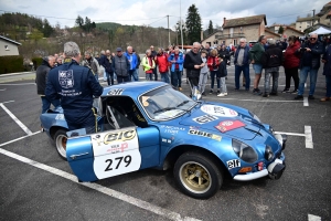 Dunières : les passionnés de voitures anciennes aux anges avec le Tour Auto