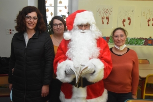 Yssingeaux : passage surprise du Père Noël dans les classes à l&#039;école Saint-Gabriel