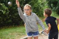 Retournac : les enfants du centre de loisirs du Cros initiés à la pétanque