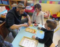 Sainte-Sigolène : les parents au côté de leurs enfants à l&#039;école maternelle