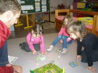 Sainte-Sigolène : les parents au côté de leurs enfants à l&#039;école maternelle