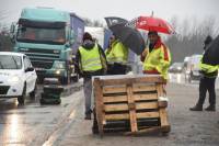 Monistrol-sur-Loire : la pluie s&#039;invite, les Gilets jaunes persistent