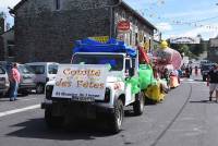 Araules : le défilé de &quot;Recharinges&quot; rejoue la caravane du Tour de France