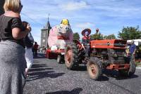 Araules : le défilé de &quot;Recharinges&quot; rejoue la caravane du Tour de France