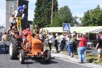 Araules : le défilé de &quot;Recharinges&quot; rejoue la caravane du Tour de France