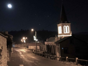 Saint-Julien-Molhesabate étoffe ses décorations de Noël