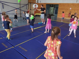 Les maternelles de Grazac s’initient à la gymnastique