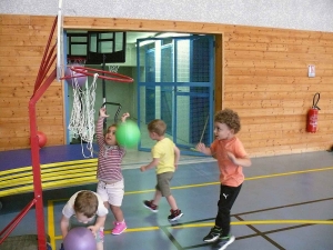 Les maternelles de Grazac s’initient à la gymnastique