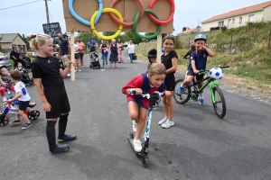 Saint-André-de-Chalencon : sept chars olympiques défilent dans le village (vidéo)