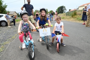 Saint-André-de-Chalencon : sept chars olympiques défilent dans le village (vidéo)