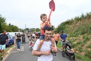 Saint-André-de-Chalencon : sept chars olympiques défilent dans le village (vidéo)