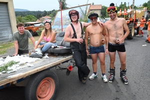 Saint-André-de-Chalencon : sept chars olympiques défilent dans le village (vidéo)