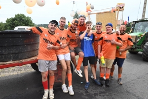 Saint-André-de-Chalencon : sept chars olympiques défilent dans le village (vidéo)