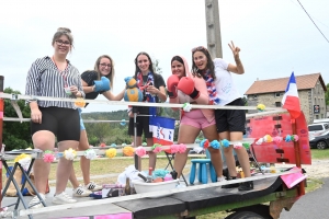 Saint-André-de-Chalencon : sept chars olympiques défilent dans le village (vidéo)