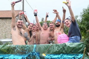 Saint-André-de-Chalencon : sept chars olympiques défilent dans le village (vidéo)