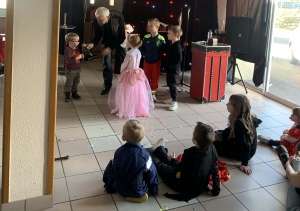 Saint-Maurice-de-Lignon : un magicien à l&#039;Ehpad pour les enfants et les résidents