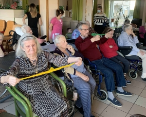 Saint-Maurice-de-Lignon : un magicien à l&#039;Ehpad pour les enfants et les résidents