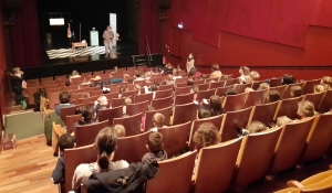 Les maternelles à table au théâtre d&#039;Yssingeaux !