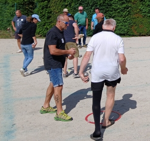 Montfaucon-en-Velay : 72 doublettes au concours de pétanque du foot