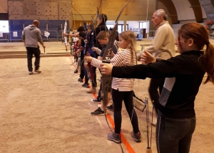 Retournac : les élèves de CM de l&#039;école Arc-en-Ciel se mettent au tir à l&#039;arc