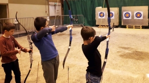 Retournac : les élèves de CM de l&#039;école Arc-en-Ciel se mettent au tir à l&#039;arc