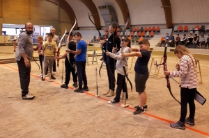 Retournac : les élèves de CM de l&#039;école Arc-en-Ciel se mettent au tir à l&#039;arc