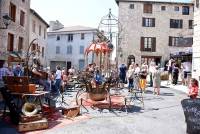 Saint-Pal-de-Chalencon : un village transformé en galerie des merveilles