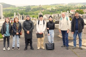 Yssingeaux : 6 jeunes localisent les tombes des &quot;Morts pour la France&quot; au cimetière