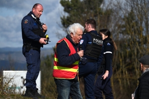 Les grévistes bloquent un rond-point à Monistrol pour protester contre la réforme des retraites