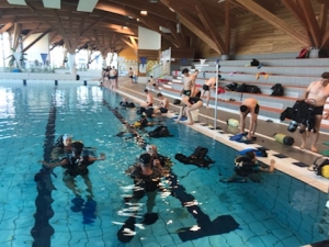 Monistrol-sur-Loire : les jeunes sapeurs-pompiers au sommet puis dans l&#039;eau