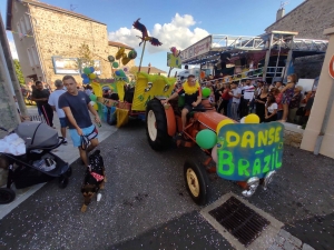 Saint-Pal-de-Mons : embouteillage de classards dans les rues du village (vidéo)