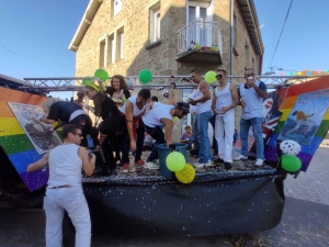 Saint-Pal-de-Mons : embouteillage de classards dans les rues du village (vidéo)