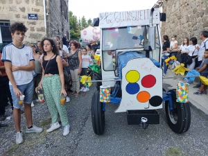 Saint-Pal-de-Mons : embouteillage de classards dans les rues du village (vidéo)