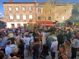 Saint-Pal-de-Mons : embouteillage de classards dans les rues du village (vidéo)