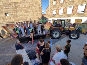 Saint-Pal-de-Mons : embouteillage de classards dans les rues du village (vidéo)